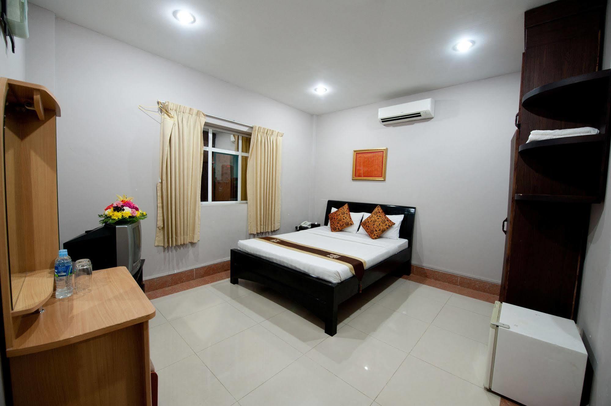 Wei Si Deng Hotel & Restaurant Phnom Penh Exterior photo